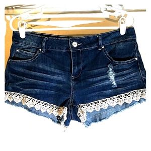 Juniors denim jean short-shorts w/ lace trim sz11